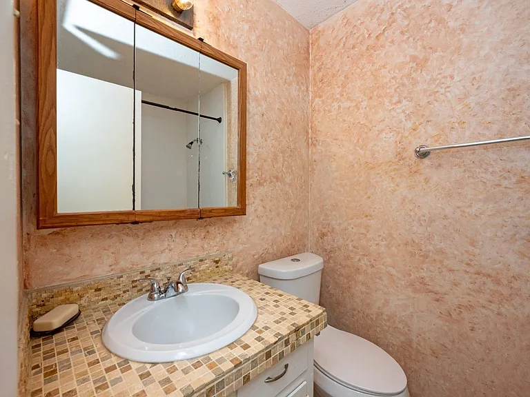 1320 Northpoint Cir — Photo 9