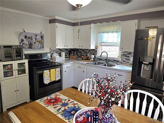 3rd image of 38 Colonial Dr