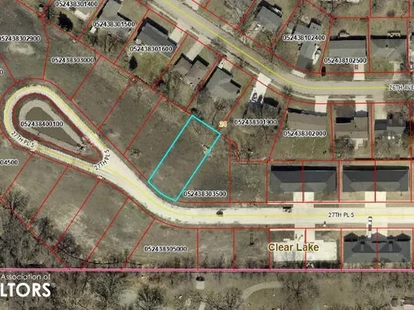 306 27th Ave S, Clear Lake, IA 50428