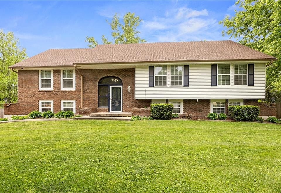 1st image of 600 NE Sunny Creek Ln