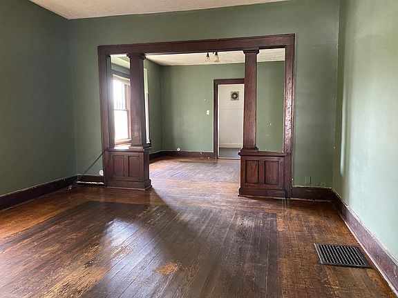 3rd image of 1307 W 1st St