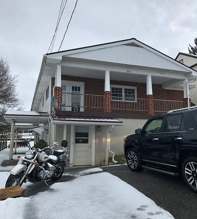 201 Foster St