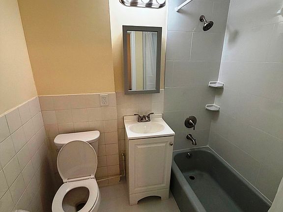 5th image of 105 Cross Bay Blvd #2
