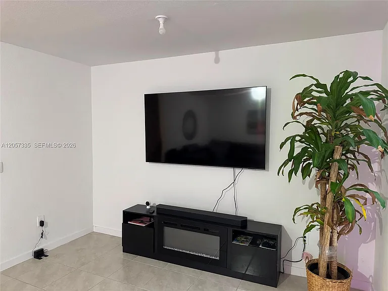 270 NE 12th St #270 — Photo 6
