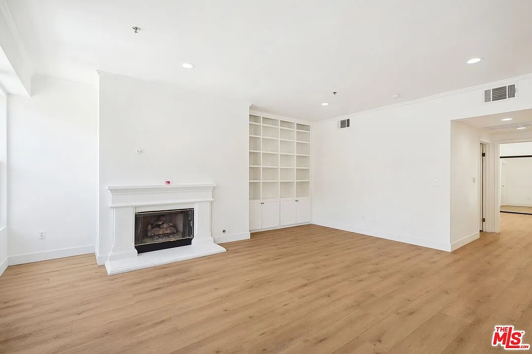 2 bed, 2.0 bath, 1065 sqft, $4,300 — Photo 4