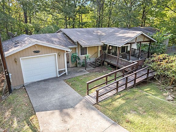 2nd image of 12072 Oak Cir