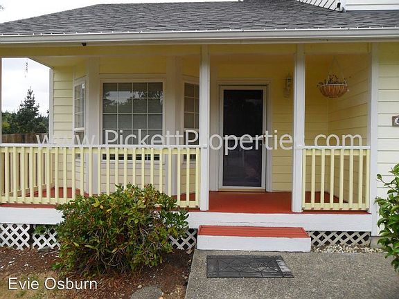 2nd image of 4223 SE Fairway Cir