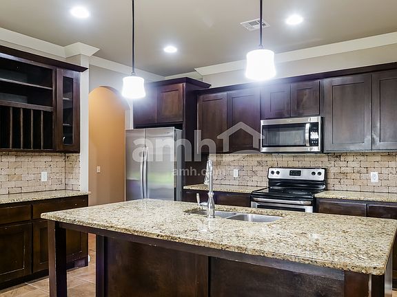 5th image of 8229 NW 140th St