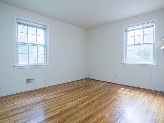 4th image of 524 N Pinetta Dr