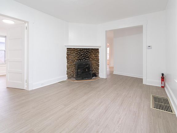 4th image of 160 N Livingston Ave