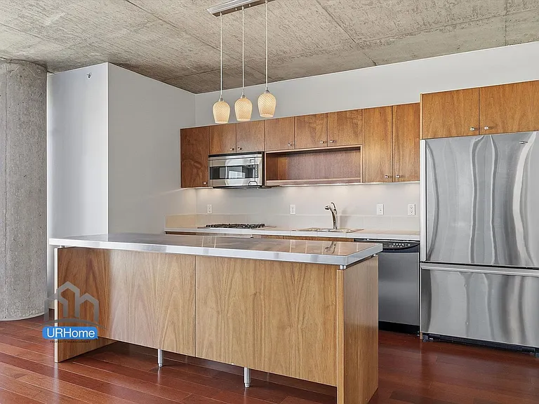 1926 W Burnside St #202 — Photo 3