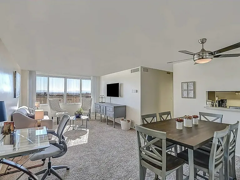Open floorplan with kitchen, dining, and livingroom