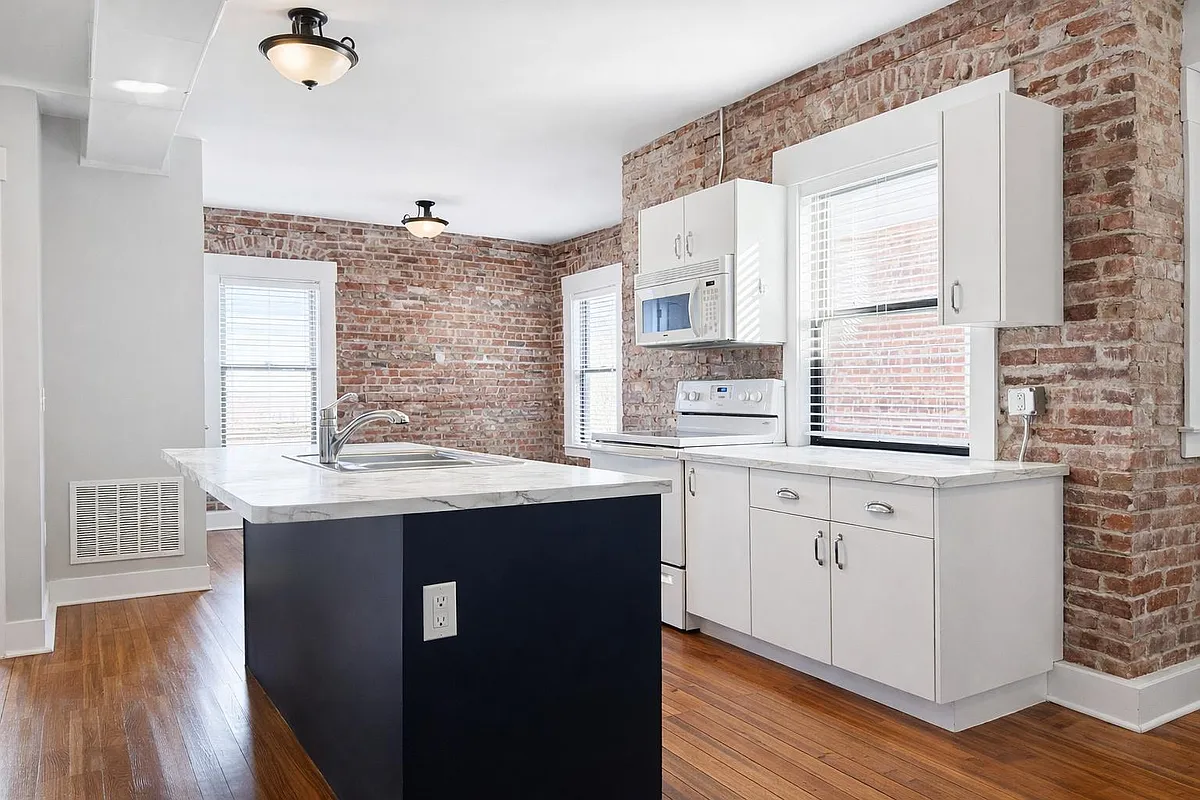Unit Photo - 1007 S 30th Ave