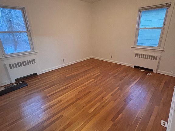 3rd image of 39 Alexander Ave #1