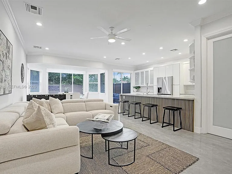 453 SW 5th Ave — Photo 12