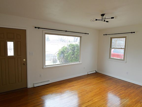 5th image of 810 22nd Ave S