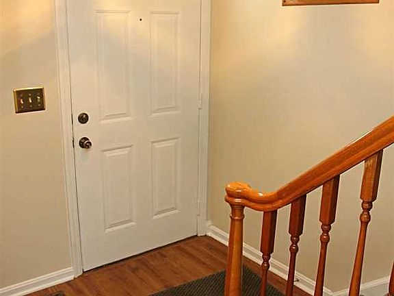 3rd image of 106 Hampton Dr