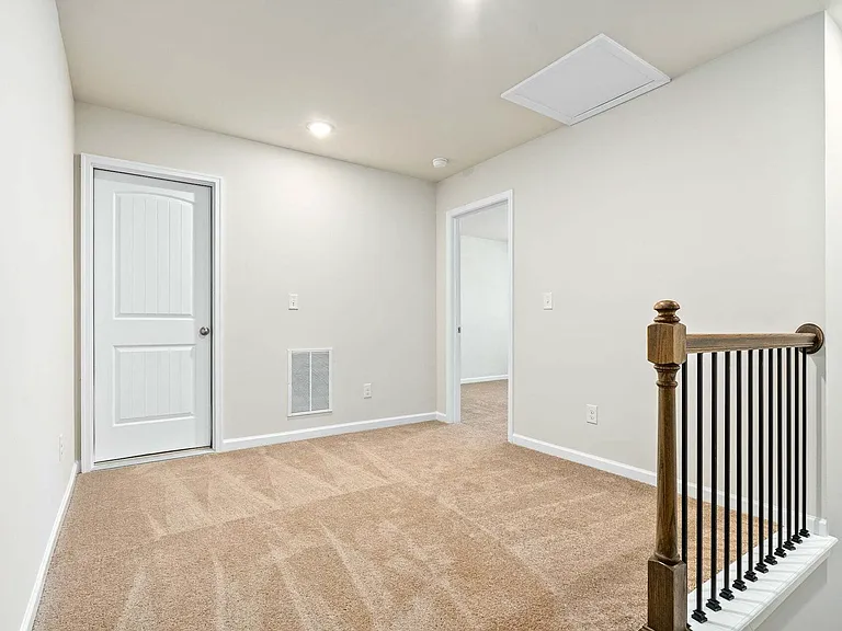3247 Hamlet Dr — Photo 12