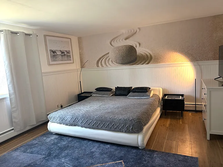 King size bed