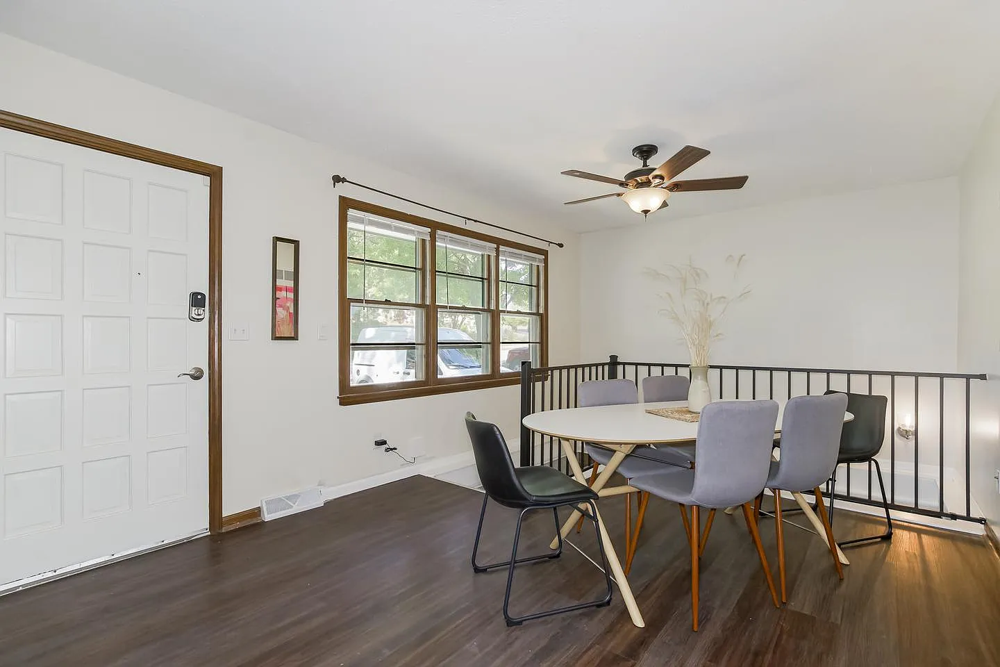 Modern Blue Springs gem with a stylish chef's kitchen — Photo 3
