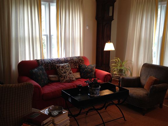 Sitting area off kitchen