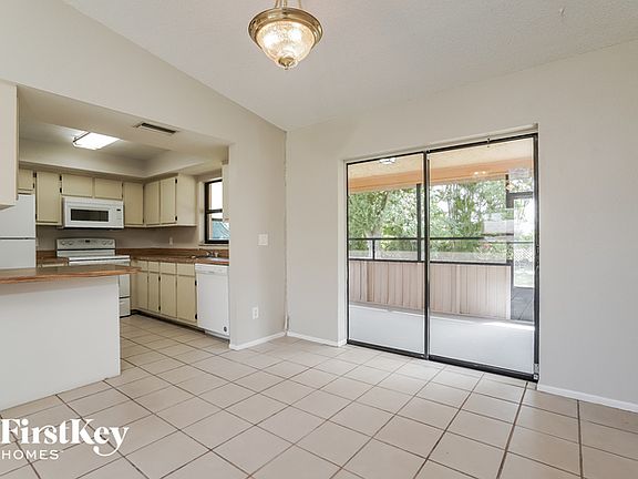 5th image of 1422 NE Van Loon Ln