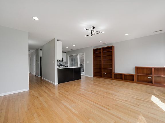4th image of 3312 W Beach Ave APT 3