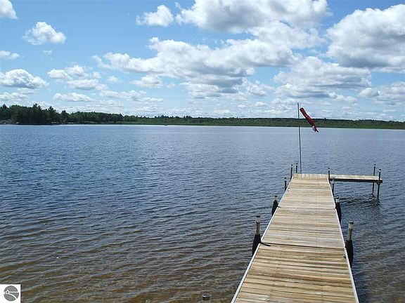 5th image of 219 W Lake Dr