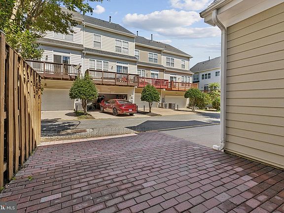 4th image of 13810 Custis Sq