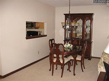 5th image of 825 Hampton Cir #8