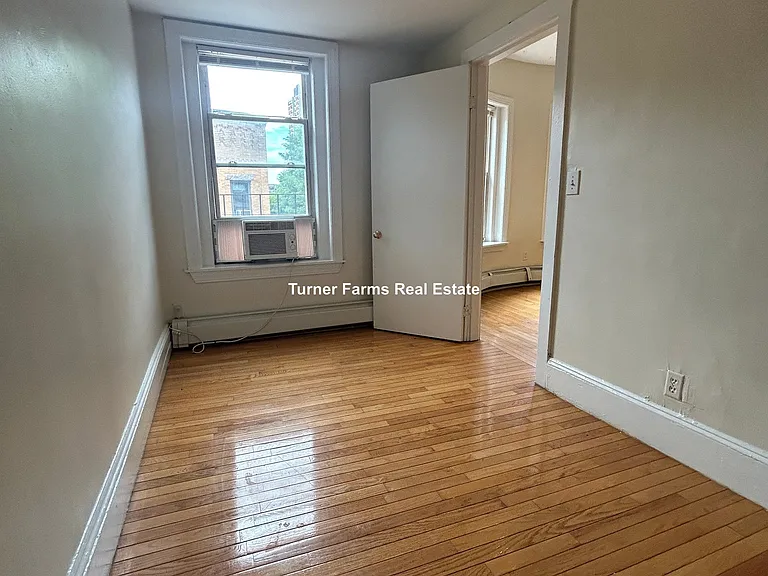 14 Wait St #3 — Photo 10