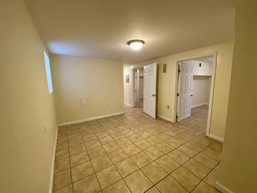 3 bed, 1100 sqft, $1,400 — Photo 3