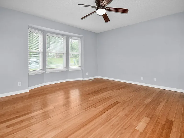 706 Green Valley Ct — Photo 8
