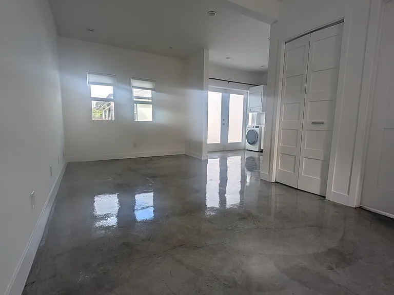 1731 Franklin St #4 — Photo 11