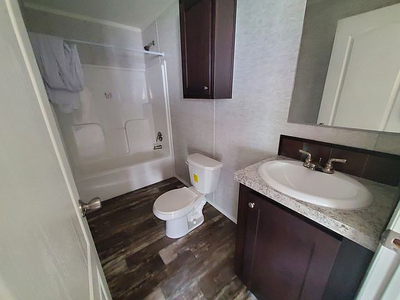 4th image of 208 Dolphin Dr