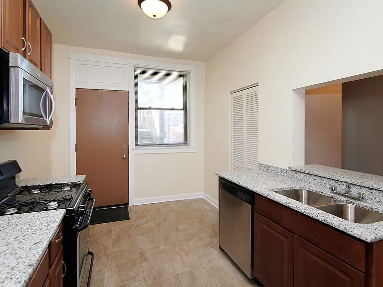 5121 S Ingleside Ave #1 — Photo 4