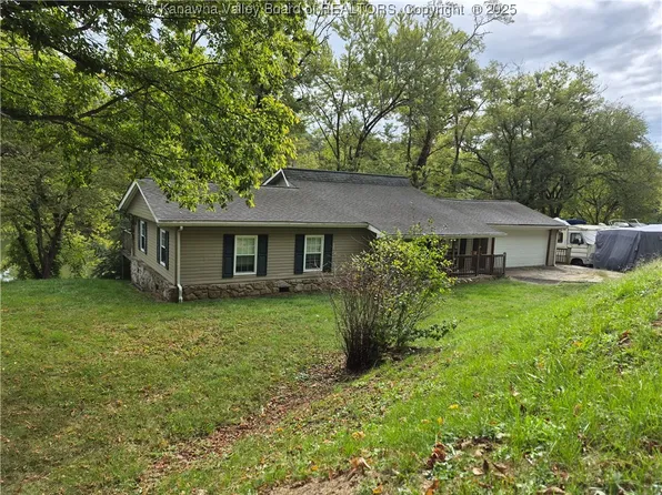 200 Strawberry Rd, Saint Albans, WV 25177