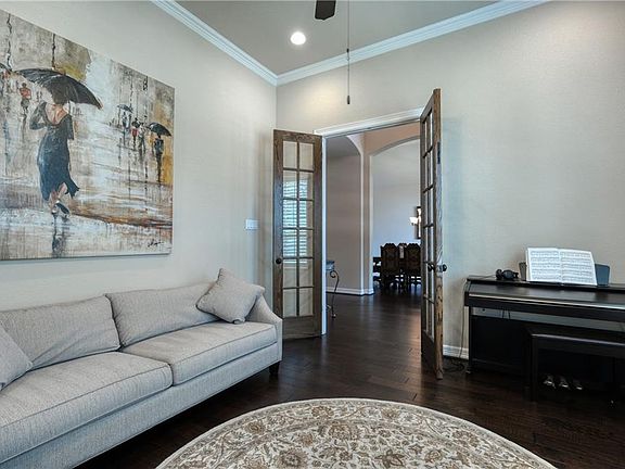 4th image of 3028 Midwood Ln