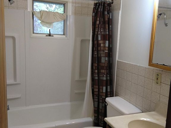 3rd image of 412 E 69th Pl
