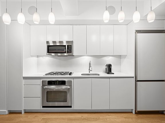 5th image of 90 William St APT 12H