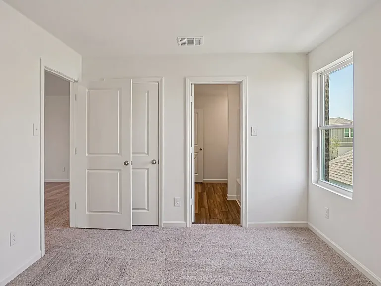 400 Portsmouth Dr — Photo 6