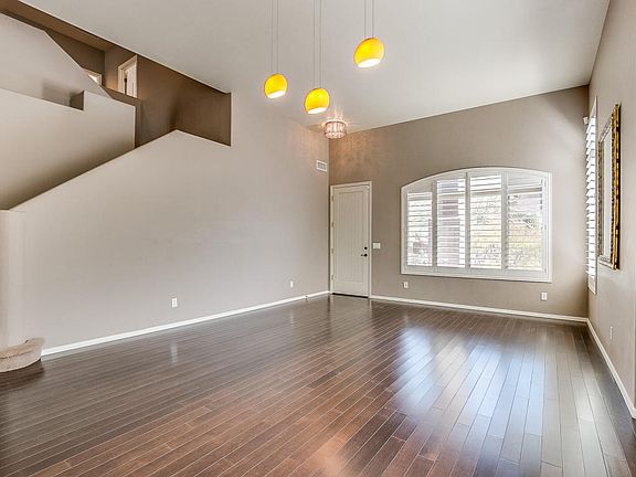 2nd image of 4079 N Sunset Cliff Pl