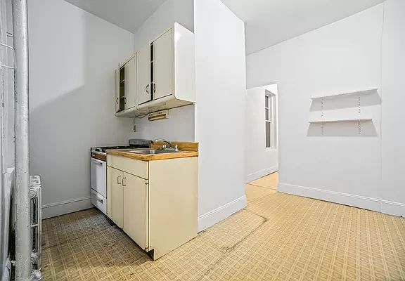 4th image of 330 W 17th St APT 2W