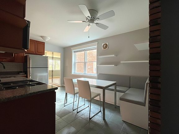 4th image of 614 Borbeck Ave #1