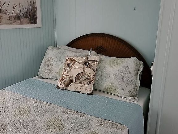 3rd image of 1182 Nettles Blvd