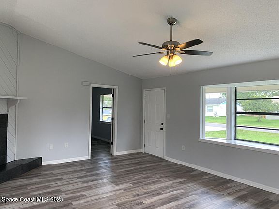 5th image of 6520 Greenwood Ave