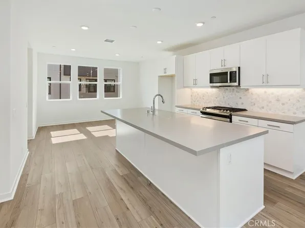 810 S Grable Cir, Orange, CA 92868