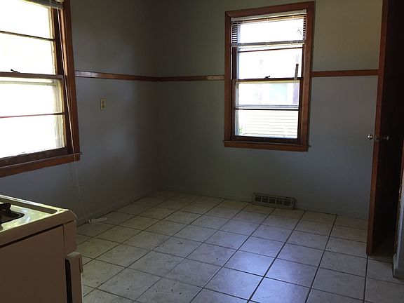 4th image of 746 Hope Ave