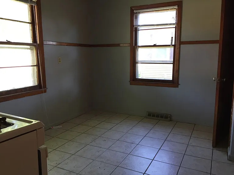 746 Hope Ave — Photo 4