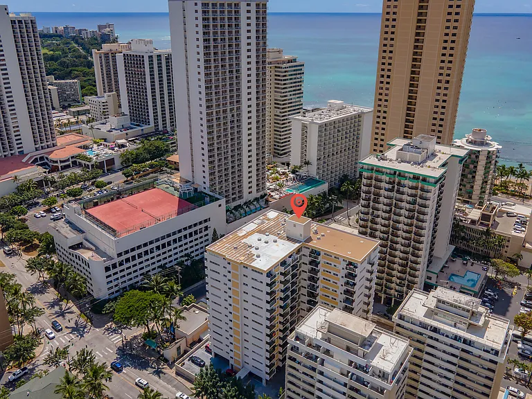 Kuhio Ave — Photo 43